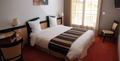 Logis Des Moissons Hotel 3*